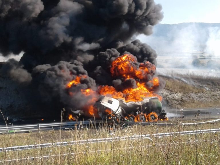 Camión incendiado