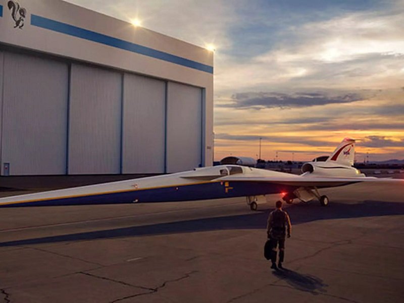 NASA, Avión supersónico, Tecnología aeronáutica, X-59, Vuelos supersónicos, Innovación en la aeronáutica, Exploración espacial, Industria de la aviación, Rendimiento de aeronaves, Tecnologías espaciales, Concorde, Vuelos de alta velocidad, Desarrollo aeroespacial, Velocidad del sonido, Vuelos comerciales, Supersónico silencioso, Investigación aeronáutica, Experimentación tecnológica, Despegue del X-59, Evento aeronáutico en vivo.