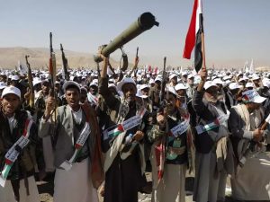 Crisis del Mar Rojo, hutíes, ataques aéreos, Estados Unidos, Reino Unido, Yemen, conflicto hutí, Ansarallah, Hussein al-Houthi, zaidismo, guerra civil yemení, Ali Abdullah Saleh, Abd-Rabbu Mansour Hadi, guerra en Yemen, Irán, respaldo a los hutíes, Eje de Resistencia, ataques a barcos en el Mar Rojo, importancia del Mar Rojo en el comercio mundial, economía mundial, impacto de los ataques hutíes.