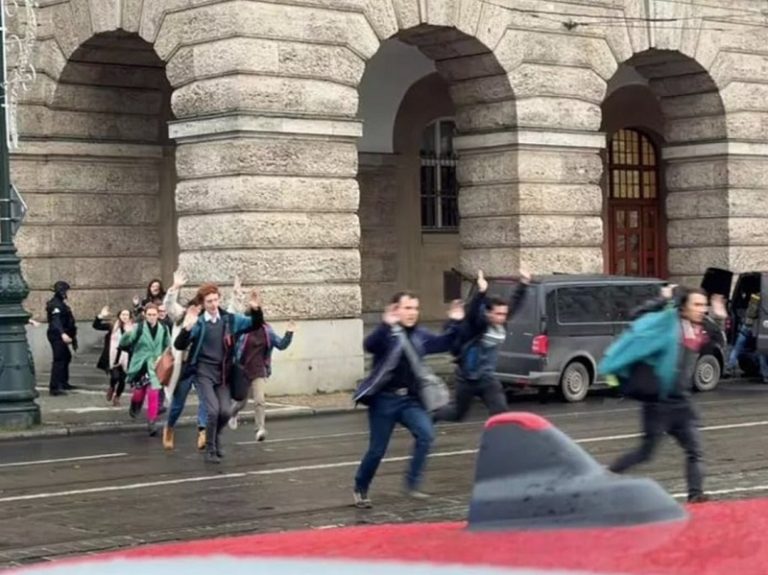 Masacre en Praga, Tiroteo en Universidad de Praga, Ataque en Praga, Tragedia en Praga, República Checa, Policía en Praga, Universidad Charles, Pistolero en Praga, Hombre armado en Praga, Violencia en Praga, Atrincherados en Praga, Testimonios de Praga, Estudiantes de Praga, Conmoción en Praga, Ursula von der Leyen, Europa y Praga, Escenas en Praga, Universidad Carolina, República Checa, Historia de Praga.