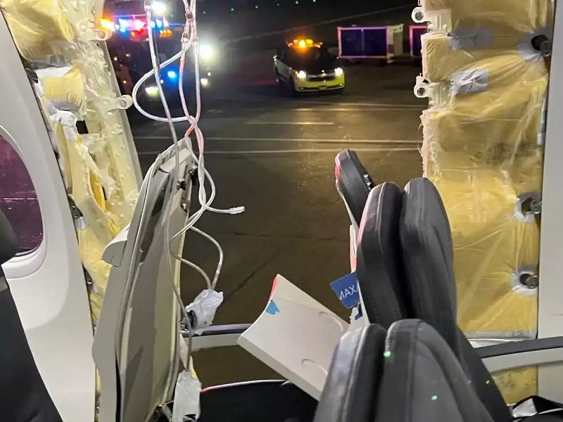 Boeing 737 Max, seguridad aérea, incidentes Boeing 737, problemas aviones, aeronaves inmovilizadas, historia Boeing 737, inspecciones aéreas, seguridad pasajeros, problemas técnicos aviones, historia accidentes Boeing, regulación aérea, control de calidad aviación, investigaciones Boeing, fallos técnicos, problemas Boeing 737 Max, certificación aeronaves, fallos de software, aterrizaje de emergencia, accidentes aviones, impacto flotas aéreas.