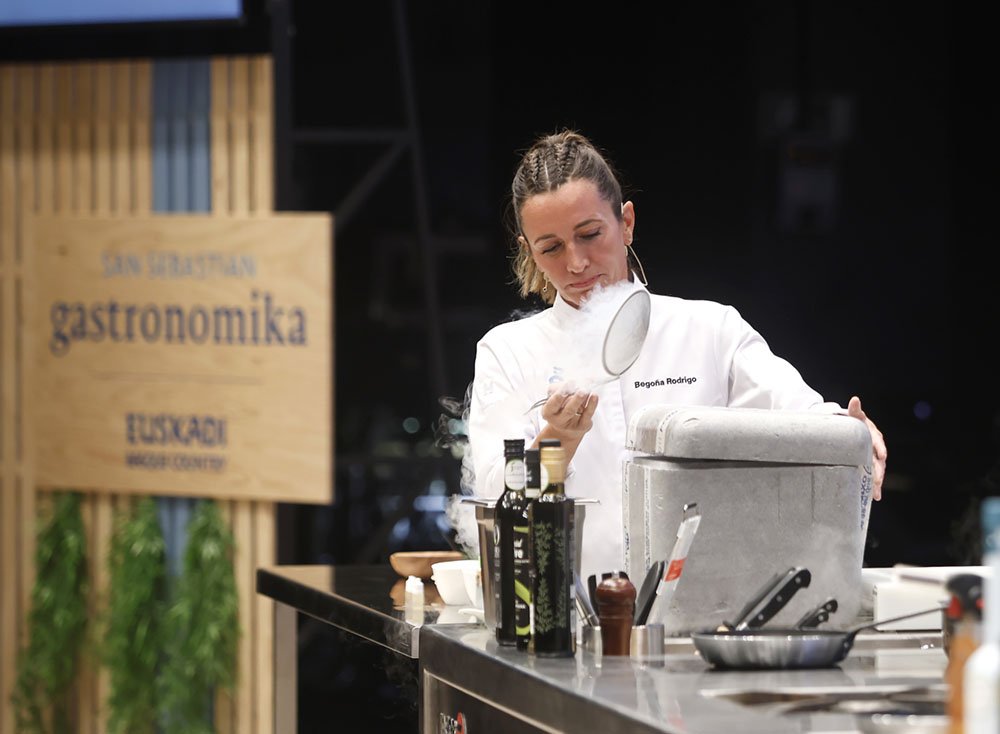 Begoña Rodrigo, Chef, Arroz Valenciano, Gastronomika, Cocina Vegetal, Estrella Michelin, Valencia, Embajadora, Autodidacta, Tradición Gastronómica, Anguila, Innovación Culinaria, Sostenibilidad, La Salita, Cultura Alimentaria, Top Chef, Denominación de Origen, Menú Degustación, Ingredientes Locales, Cocina de Autor,