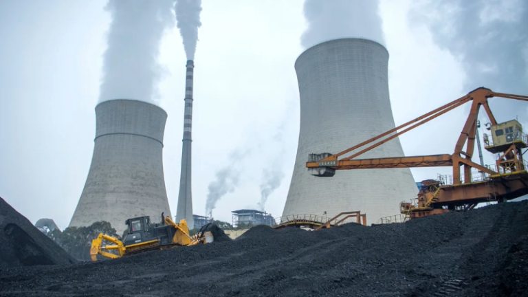 Cumbre climática, COP28, Dubai, Combustibles fósiles, Energía, Carbón, Planeta libre de carbono, Estados Unidos, China, Reuters, Emiratos Árabes Unidos, John Kerry, Alianza Powering Past Coal, Electricidad limpia, Contaminación por carbono, Transición energética, Capacidad de centrales de carbón, China e India, Global Energy Monitor, AIE, Power Past Coal Alliance, Lucha contra el cambio climático, Compromiso climático, Empleo en el sector del carbón, Impacto económico, Acuerdo de París