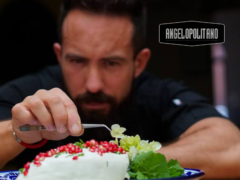 Angelopolitano, chiles en nogada, comida poblana, gastronomía mexicana, tradición culinaria, chef Gerardo Quezadas, cocina tradicional, colonia Roma Norte, recetas familiares, temporada de chiles en nogada, El Grito de Independencia, moles artesanales, tacos árabes, cocina poblana en CDMX, sabores auténticos, maridaje con vino, Casa Madero V rosado, chalupas de pato, postres mexicanos, historia familiar