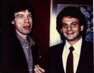 Elvis Presley, rock and roll, década de los 50, baladas, ventas récord, Día Mundial del Rock, 13 de julio, Live Aid, Queen, Freddie Mercury, Paul McCartney, U2, The Who, Bob Dylan, Eric Clapton, Phil Collins, David Bowie, recaudación de fondos, hambruna en África, The Rolling Stones, Mick Jagger, Keith Richards, entrevistas, anécdotas, fiestas privadas, futuro del rock, herencia musical, reggaeton, cultura popular, influencia musical, legado del rock, mick, yo,