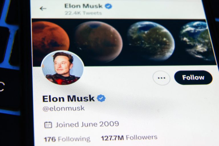 violación de contrato, bonificaciones no pagadas, demanda legal, incumplimiento de contrato, Mark Schobinger, Elon Musk, juez federal, ley de California, plan de bonificación, oferta vinculante, promesa verbal, argumentos legales, Courthouse News, ley de Texas, reducción de fuerza laboral, discriminación, despidos masivos, reclamaciones laborales, indemnizaciones, Courtney McMillian, programas de beneficios, demanda colectiva, salario base, plan de indemnización, compensación, violación de ley federal, controversias laborales, dirección de Elon Musk