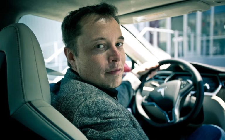 Tesla, Elon Musk, retiro de autos, EE. UU., Autopilot, tecnología, responsabilidad de conducir, accidentes, testimonio, ex empleado, BBC, seguridad, conducción autónoma, asistencia al conductor, actualización de software, regulador, análisis de la agencia, Reino Unido, características, mercado, intervención humana, debate, avances tecnológicos, dirección, aceleración, frenado, autopistas, consecuencias, implementación responsable, hardware, software, seguridad de pasajeros, monitoreo, instituciones, Tesla defiende Autopilot, métricas de seguridad, Jack Stilgoe, University College London, eficacia, fábrica, retiro del mercado, tecnologías de vanguardia