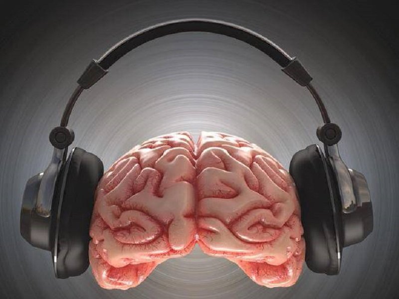 Navidad, canciones navideñas, odio a canciones, reacciones musicales, influencia cultural, poder de la música, listas de peores canciones, análisis musical, Paul McCartney, Maravillosa Navidad, sintetizadores en música, ciencia de la pegajosidad, corteza auditiva, repetición en canciones, efectos cerebrales de la música, canciones favoritas, actividad cerebral, conexiones neuronales, memoria musical, emociones y música.