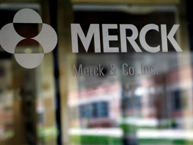 Tos crónica y tratamientos, FDA y medicamentos rechazados, Merck y gefapixant, Efectividad en tratamientos para tos crónica, Aprobaciones de la Unión Europea y Japón, Análisis de eficacia de fármacos, Tos crónica en adultos y niños, Causas de tos crónica: tabaquismo, asma, ERGE, Impacto de la tos crónica en el sueño, Asociación entre tos crónica y EPOC, Riesgos asociados con fumar y tos persistente, Consecuencias graves de la tos crónica, Medicamentos y efectos secundarios en la tos, Evaluación de ensayos clínicos en tos persistente, Tratamientos alternativos para la tos crónica, Consejos para manejar la tos persistente, Impacto de la tos crónica en la calidad de vida, Reacciones adversas a medicamentos para la tos, Prevención y control de la tos crónica, Complicaciones de la tos prolongada.