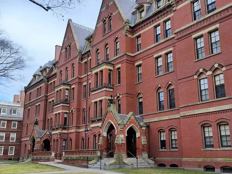 Harvard: con acusaciones de plagio y antisemitismo, renuncia la presidenta