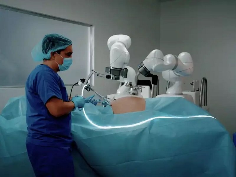 Robot quirúrgico, Cirugía menos invasiva, MARS, Levita Magnetics, Imán robótico, Cirugía de vesícula biliar, Hospital Luis Tisne, Cirugía abdominal, Innovación médica, Procedimientos laparoscópicos, Tecnología quirúrgica, Control de cámara, Sistema sin consola, Inteligencia artificial en cirugía, Robótica en medicina, Da Vinci XI, Hospital Clínico de Valencia, Aprobación de la FDA, Colecistectomía laparoscópica, Sistema quirúrgico magnético (MSS)