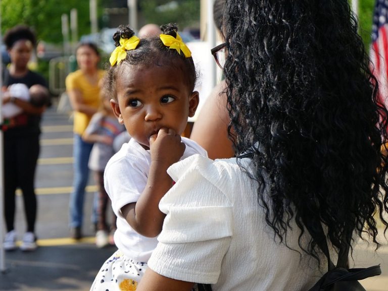 Flint, Michigan, Programa de subsidio prenatal, Rx Kids, Pobreza infantil en Flint, Ayuda financiera a embarazadas, Impacto en la salud pública, Financiamiento para familias en Flint, Iniciativa contra la pobreza, Ciudad de Flint y pobreza, Programa de subsidio en efectivo, Apoyo a familias embarazadas, Transformación de políticas públicas, Financiación para necesidades familiares, Empoderamiento de familias en situación de pobreza, Efectos de la pobreza en la salud, Esperanza para Flint, Michigan, Ingreso universal para familias, Agencia en el gasto de fondos, Problemas de salud asociados a la pobreza, Contaminación del agua en Flint.