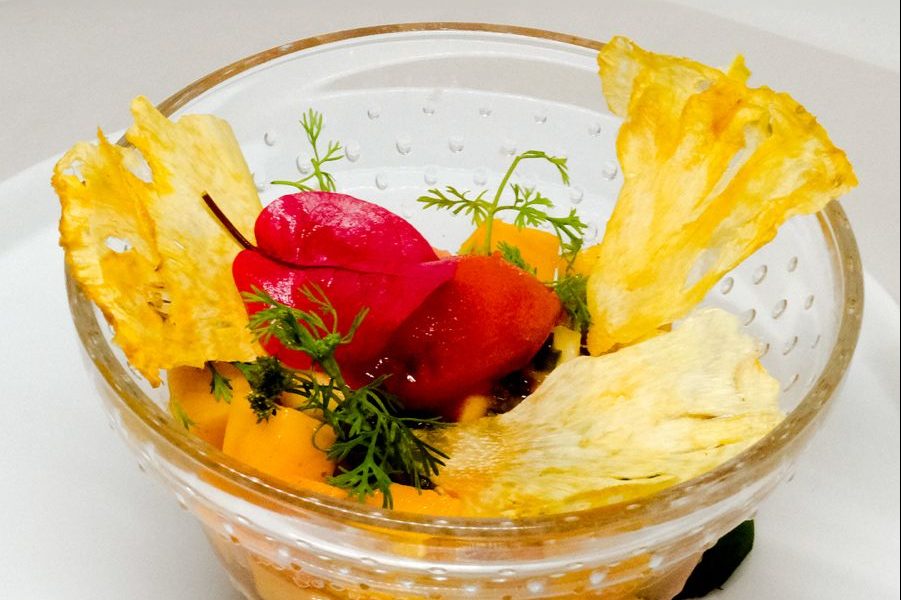 Aquí tienes 20 etiquetas para el artículo: maridaje de colores, chef Martha Ortiz, showroom Comex, tendencias de colores 2024, experiencia sensorial, tradición y modernidad, inspiración culinaria, legado culinario, innovación en la cocina, ColorLife, Rojo Ardiente, teoría del color, emociones y colores, menú degustación, cultura mexicana, sabores y aromas, vinos de Borgoña, Chardonnay fresco, Crémant de Bourgogne, Aloxe Corton Rouge.