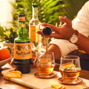 Amaro Montenegro, Shaun Tapia, Experiencia Sensorial, Licor Italiano, Elixir Refinado, 40 Ingredientes Botánicos, Viaje Gastronómico, Southern Glazers, Fusion de Sabores, Distribuidor Mayorista, Cultura del Licor, Montenegro Portfolio, Datos Curiosos, Cocktails Versátiles, Premios Spirits Competition, Barricas de Roble, Aromas Intensos, Sabor Equilibrado, Sensación en Boca, Notas Torrefactas, Eddy Warman de Noche