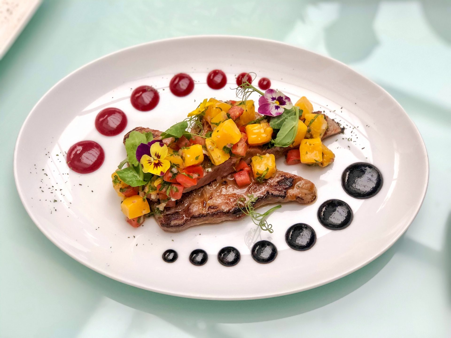 Temporada del Mango Manila, Restaurantes Azul Condesa, Azul Histórico, Azul y Oro, Azul 70, Chef Ricardo Muñoz Zurita, Versatilidad Culinaria, Mango Manila, Gastronomía Mexicana, Azul, Platillos con Mango, Esencia del Mango, Pico de Gallo de Mango, Guacamole de Mango, Ensalada de Mango, Arrachera Asada, Róbalo con Mole Negro, Agua de Mango, Margarita de Mango, Postres de Mango, Excelencia Culinaria, Azul Condesa.