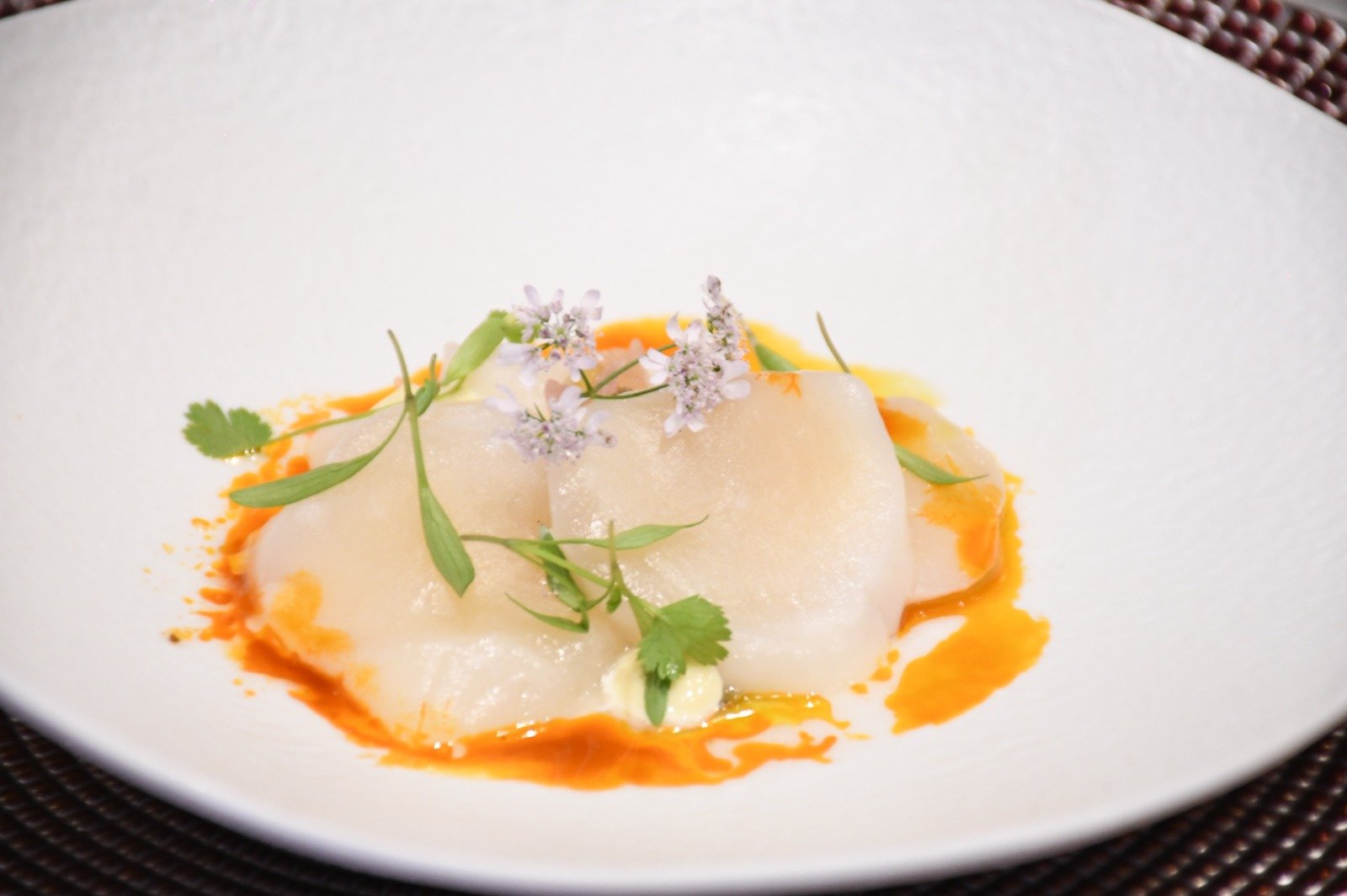 alta cocina, gastronomía francesa, gastronomía mexicana, experiencia epicúrea, multisensorial, La Table Krug, hotel St. Regis, Ciudad de México, cocina de lujo, Moët Hennessy México, Maison Krug, champán, menú maridaje, ingredientes sorprendentes, maridaje de vinos, postre de pepino, cocina innovadora, haute cuisine, experiencia gastronómica, mesa exclusiva, sorpresa culinaria