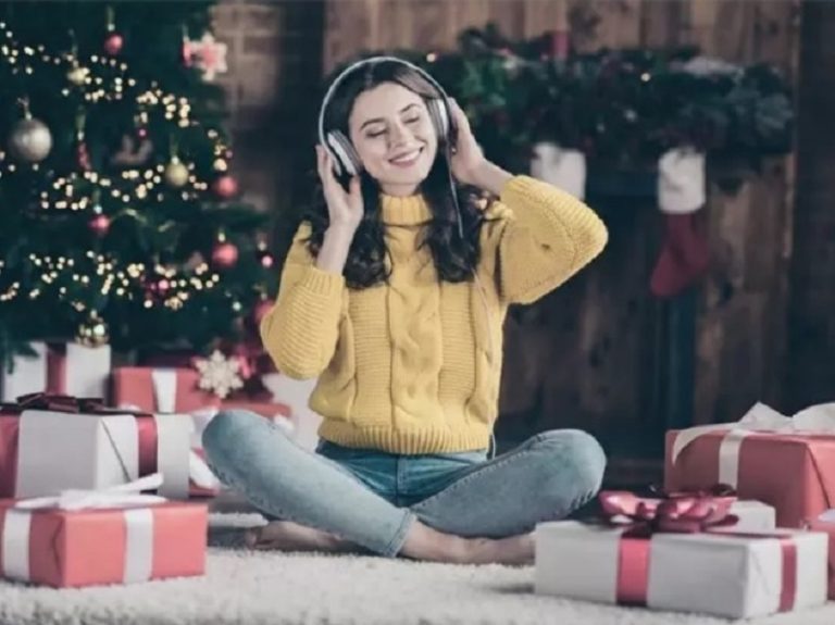Navidad, canciones navideñas, odio a canciones, reacciones musicales, influencia cultural, poder de la música, listas de peores canciones, análisis musical, Paul McCartney, Maravillosa Navidad, sintetizadores en música, ciencia de la pegajosidad, corteza auditiva, repetición en canciones, efectos cerebrales de la música, canciones favoritas, actividad cerebral, conexiones neuronales, memoria musical, emociones y música.