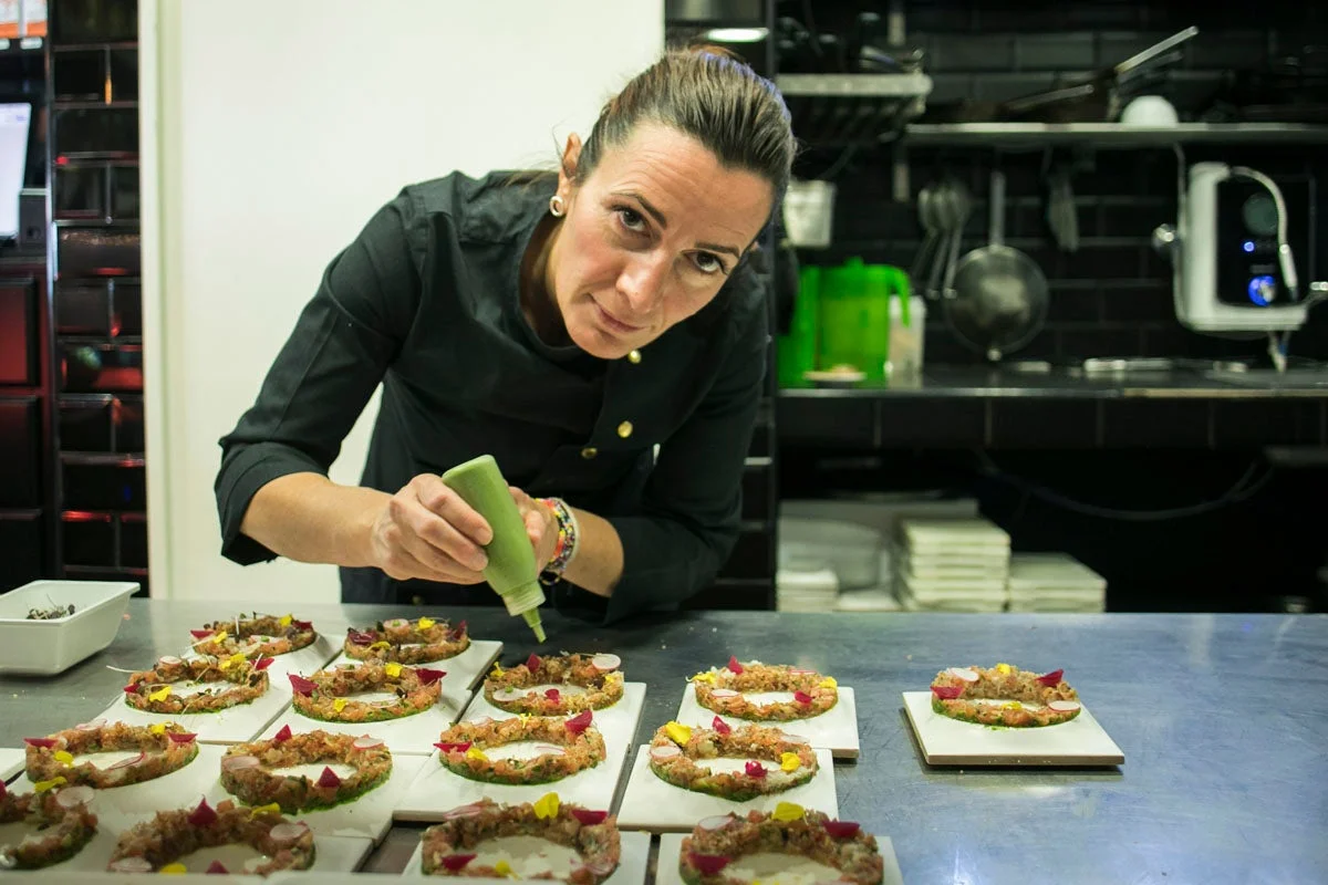 Begoña Rodrigo, Chef, Arroz Valenciano, Gastronomika, Cocina Vegetal, Estrella Michelin, Valencia, Embajadora, Autodidacta, Tradición Gastronómica, Anguila, Innovación Culinaria, Sostenibilidad, La Salita, Cultura Alimentaria, Top Chef, Denominación de Origen, Menú Degustación, Ingredientes Locales, Cocina de Autor,