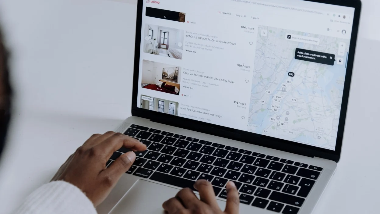 Airbnb, Experiencias, Hospitalidad, Personalización, Detalles, Estadía única, Turismo, Viajes, Restaurantes, Bares, Recreación, Economía global, Promesas, Servicios, Clientes felices, Calidad, Comunicación, Seguridad, Servicio al cliente, Reputación, Eddy Warman, Eddy Warman TV, Eddy Warman Noticias,