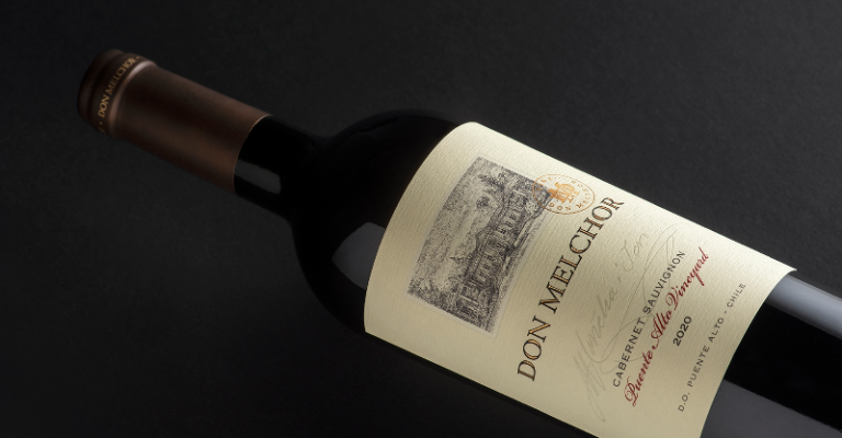 Enrique Tirado, enólogo, vino Don Melchor, bodega Concha y Toro, Chile, profesionales, Ciudad de México, programa, catando, vino, transparente, sabores, aromas, Valle del Maipo, Puente Alto, terroir, reconocimiento, hijos de Puente Alto, James Rochlin, Wine Enthusiast, ubicación privilegiada, suelo, amplitud térmica, acidez y frescura, notas a frutos negros, minerales, cata de emociones, diversidad de las parcelas, personalidad, calidad, consistencia, filosofía del enólogo, cosecha 2020, vino transparente, evolución, cata vertical, añadas, Concha y Toro, tiendas, Chedraui Selecto, City Market, Costco, estanterías, prestigiosas tiendas.