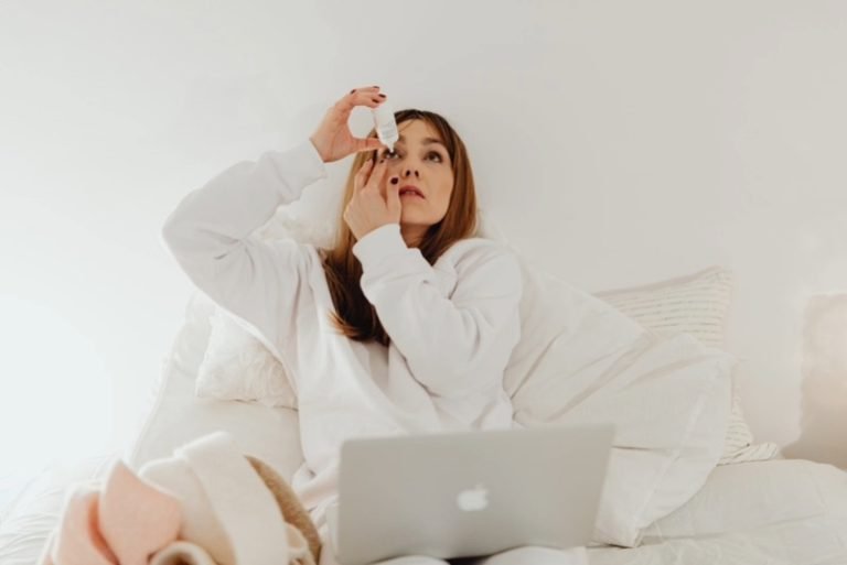 - Gotas para los ojos, Entidades reguladoras de salud, Condiciones de higiene y limpieza, Fabricación de medicamentos, FDA y Congreso de los Estados Unidos, Recursos y personal, Inspecciones en el extranjero, Calidad de los medicamentos, Medicamentos de venta libre, Plantas de fabricación, Colirios y gotas oftálmicas, Problemas en las gotas oftálmicas, Inspecciones de la FDA, Seguridad y eficacia, Supervisión de la cadena de suministro, Monografía y regulación, Retiros de medicamentos, Fabricantes de medicamentos extranjeros, Kilitch Healthcare, Cooperación y medidas voluntarias