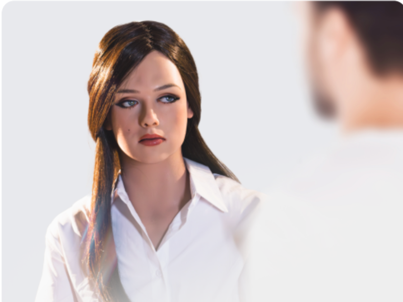 novia, inteligencia artificial, robots humanoides, Realbotix, CES Las Vegas, tecnología social, robots de compañía, interacción humano-robot, IA personalizada, diseño modular, hiperpersonalización, soledad moderna, relaciones humanas, futuro tecnológico, avances en robótica, companions AI, Matt McMullen, cultura pop y tecnología, crítica social, robots y emociones, ficción hecha realidad