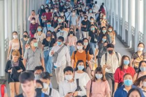 ola de contagios, COVID en Estados Unidos, gripe, VSR, influenza, variante JN.1, vacunas contra COVID, variante escoltada, subvariante, variantes de SARS-CoV-2, nuevas circunstancias, adaptación al COVID, medidas de prevención, nueva realidad, pronóstico de COVID, saturación hospitalaria, salas de emergencia, cubrebocas obligatorio, variante JN.1 en Estados Unidos, aguas residuales, propagación del virus, oleada de COVID, transmisión en febrero, enfermedades respiratorias, nueva normalidad, ciclo de enfermedad, adaptación a COVID, cambios en estilo de vida, normas de comportamiento, distanciamiento social, gel antibacterial, surfear sobre olas de COVID, eddy warman, eddy warman tv, eddy warman de noche, eddy warman editorial,