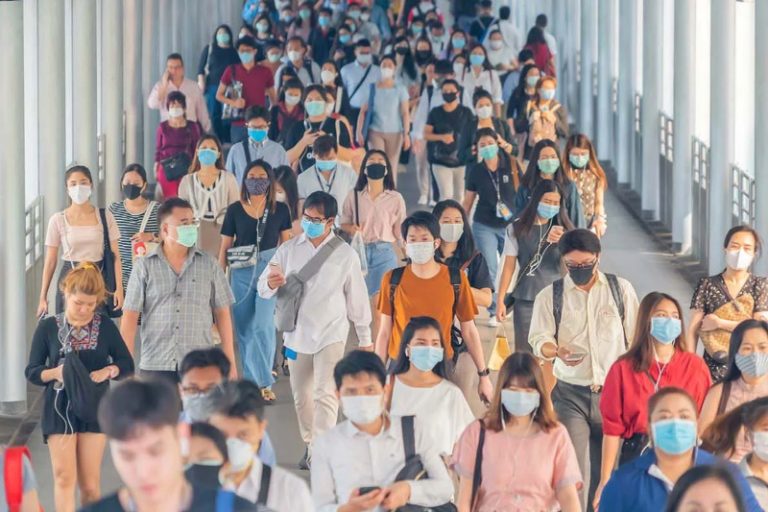 ola de contagios, COVID en Estados Unidos, gripe, VSR, influenza, variante JN.1, vacunas contra COVID, variante escoltada, subvariante, variantes de SARS-CoV-2, nuevas circunstancias, adaptación al COVID, medidas de prevención, nueva realidad, pronóstico de COVID, saturación hospitalaria, salas de emergencia, cubrebocas obligatorio, variante JN.1 en Estados Unidos, aguas residuales, propagación del virus, oleada de COVID, transmisión en febrero, enfermedades respiratorias, nueva normalidad, ciclo de enfermedad, adaptación a COVID, cambios en estilo de vida, normas de comportamiento, distanciamiento social, gel antibacterial, surfear sobre olas de COVID, eddy warman, eddy warman tv, eddy warman de noche, eddy warman editorial,