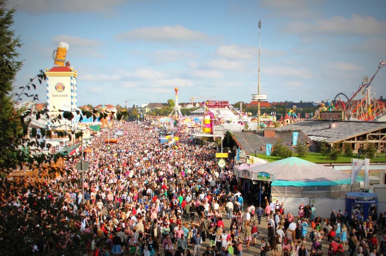 Oktoberfest, cervecerías autorizadas, ciudad de Múnich, control de calidad, Ley de Pureza, Reinheitsgebot, tradición, Wiesn, Theresienwiese, festival, celebración, historia, Ludwig, príncipe heredero, Baviera, Múnich, ciudadanos, cervecerías locales, espacio, seis cervecerías permitidas.