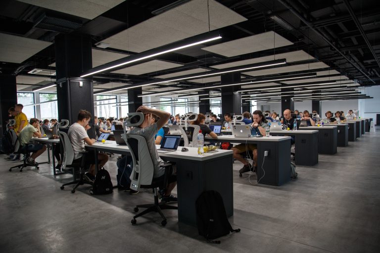 Fraude financiero, Sistema financiero, Conciliación financiera automatizada, Fraudes en pagos electrónicos, Quejas por fraude, Protección al usuario financiero, Fraude en aplicaciones bancarias, Estafas telefónicas, Fraude electrónico, Compras en línea, Ligas falsas, Mensajes de texto fraudulentos, Tarjetas robadas, Seguridad de contraseñas, Autenticación de dos pasos, Empresas mexicanas, Pérdidas económicas, Interconexión de bases de datos, Prevención de fraudes, Herramientas de gestión financiera