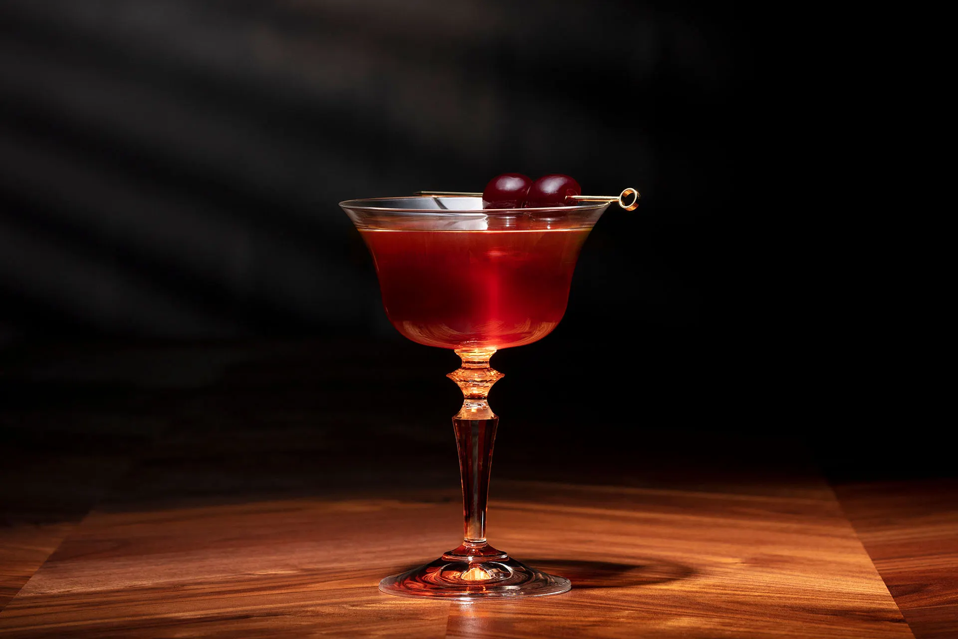 disfrutar whisky, mitos sobre el whisky, whisky en Latinoamérica, agregar hielo al whisky, agregar agua al whisky, cata de whisky, whisky en las rocas, whisky con soda, whisky con ginger ale, whisky frío, shot de whisky, cóctel Manhattan, cóctel Rob Roy, cóctel Old Fashioned, cóctel Rusty Nail, whisky y compañía, preparación del whisky, consumo de whisky, whisky en reuniones, formas de tomar whisky