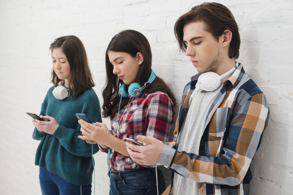 Télefonos jovenes