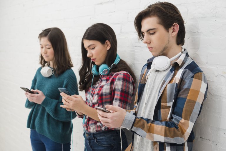 Télefonos jovenes