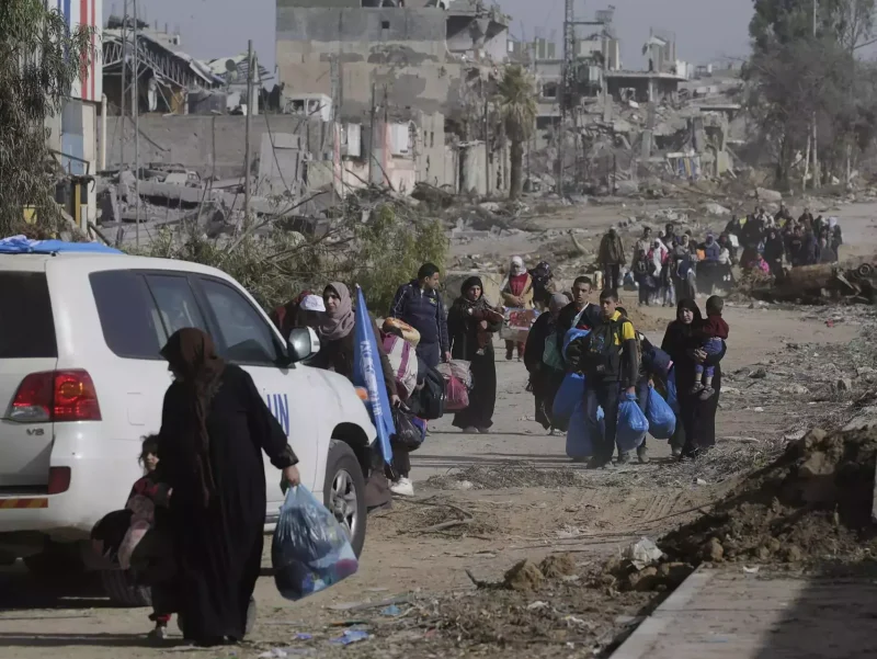 Palestinos, Ataque armado, Parada de colectivo, Víctimas, Atacantes abatidos, Prórroga de liberación de rehenes, Miedo, Hambre, Oscuridad, Rehenes liberados, Reuters, AFP, EFE, Europa Press, Infobae, El País, Ámbito, GettyImages, Jerusalén, Tregua entre Israel y Hamas, Eddy Warman de Noche